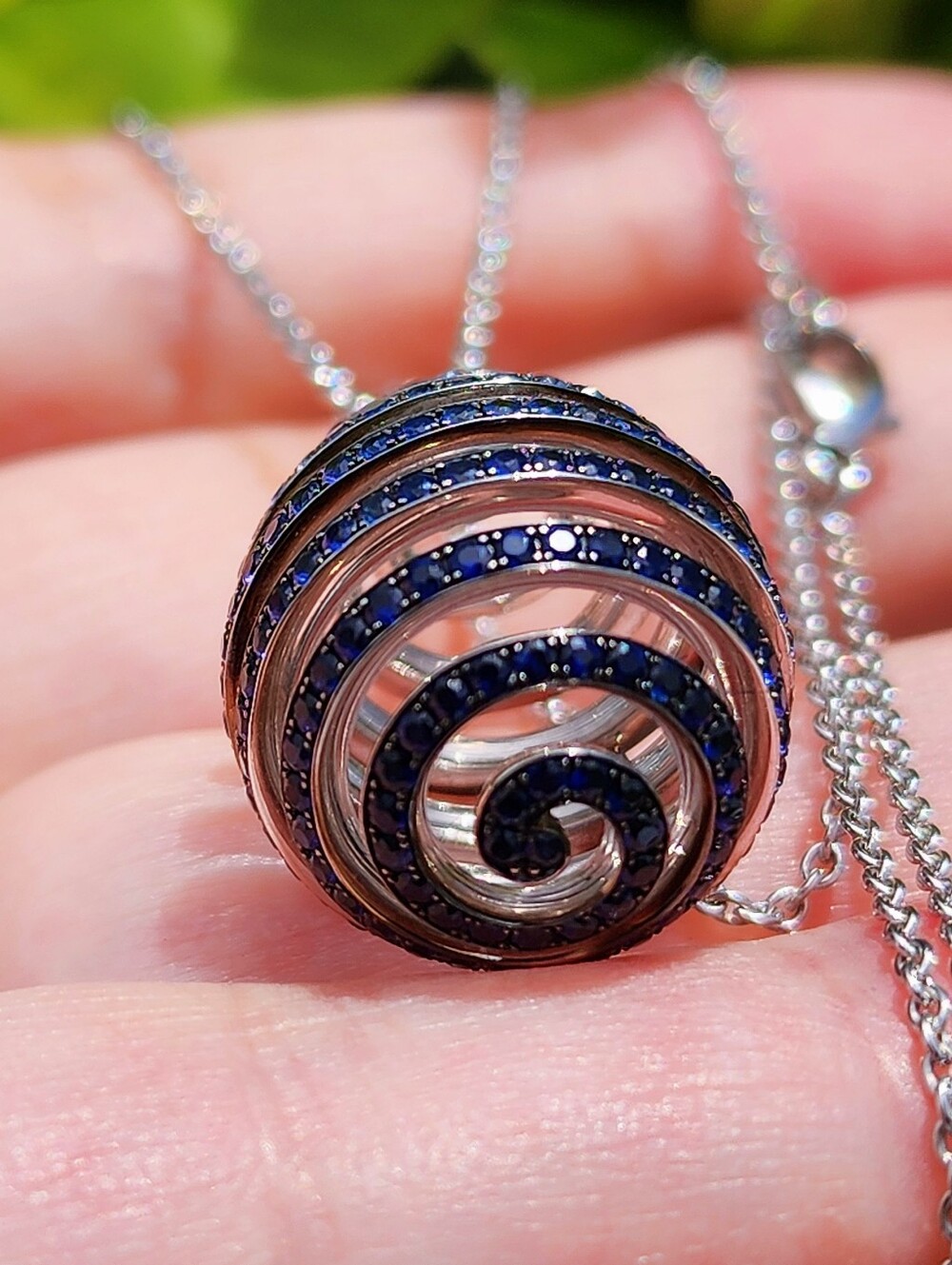 $36,000 Faberge 18kt Gold Essencè Diamond Sapphire Earrings & Necklace Set - Picture 5 of 12